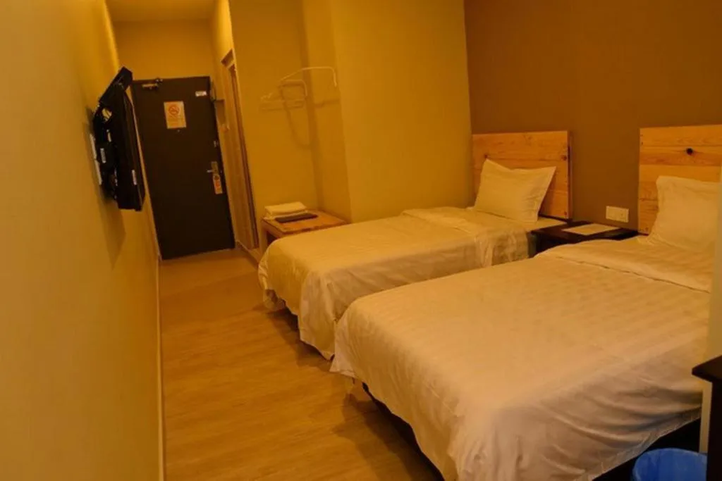 Bed in Sg. Paka Hotel