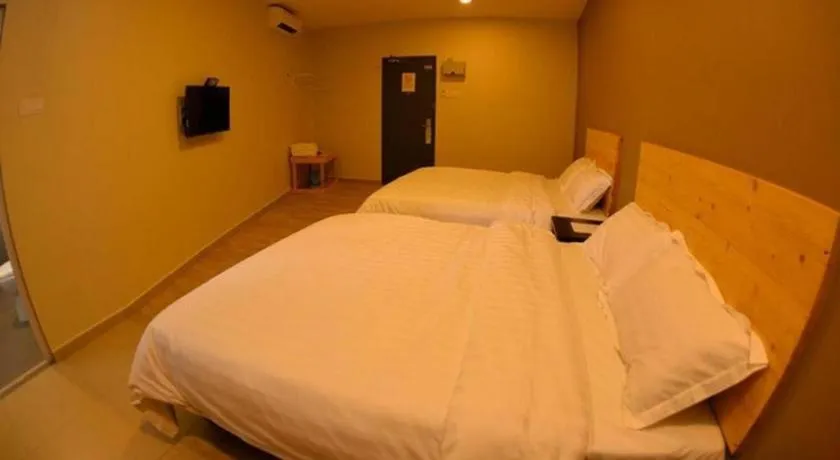 Bed in Sg. Paka Hotel