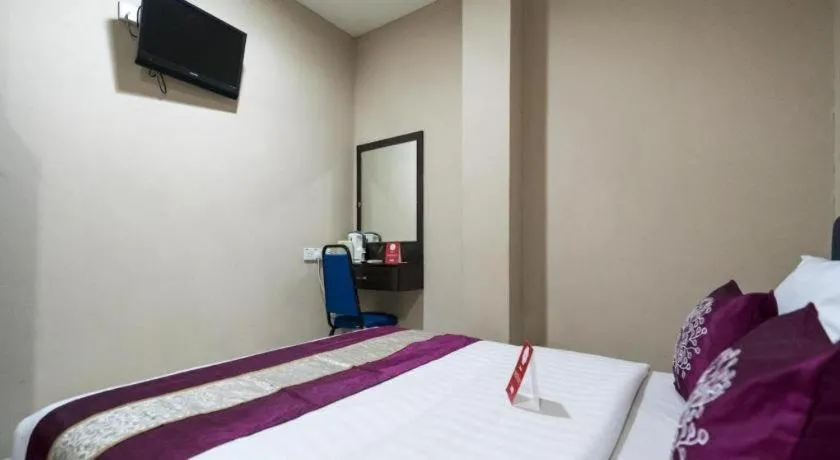 Bed in OYO 191 ML Inn Hotel