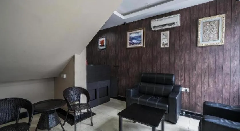 OYO 191 ML Inn Hotel