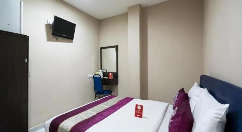 Bed in OYO 191 ML Inn Hotel