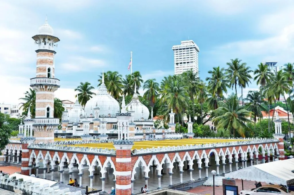 OYO 191 ML Inn Hotel
