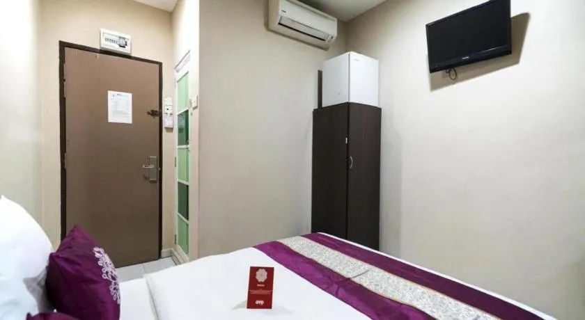 Bed in OYO 191 ML Inn Hotel