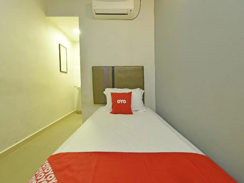 Bed in OYO 90553 Hotel 24 Seven