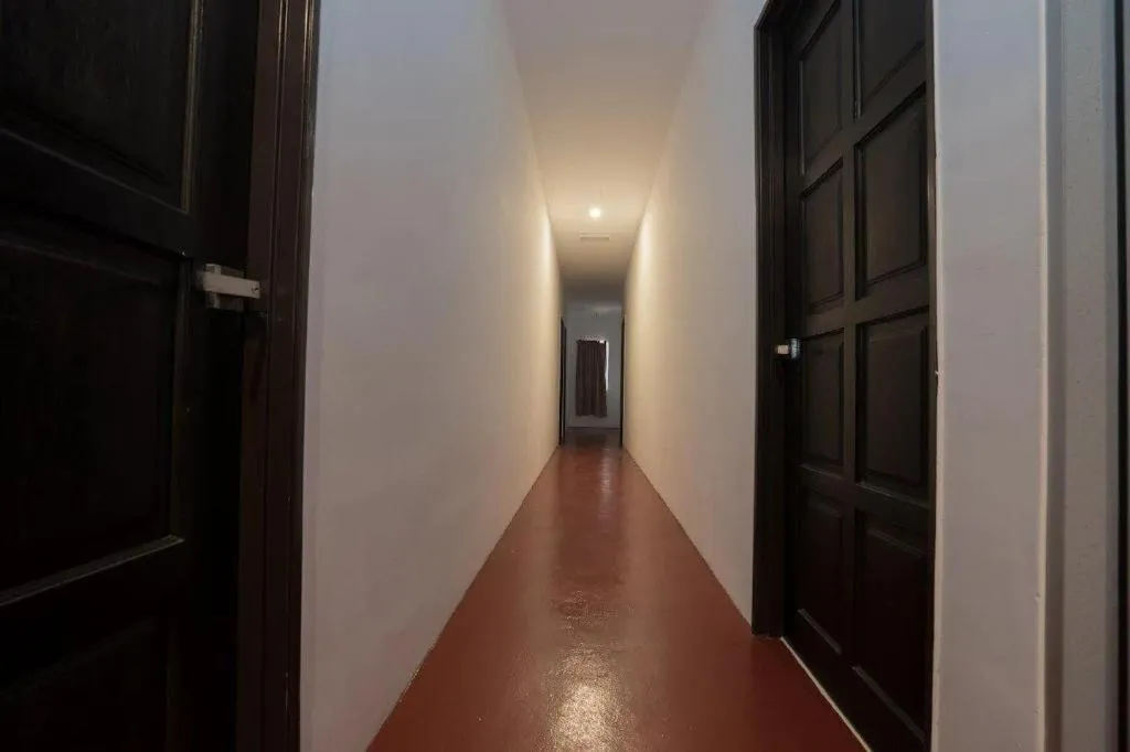 Capital O 90556 Hotel Cherita Rooms