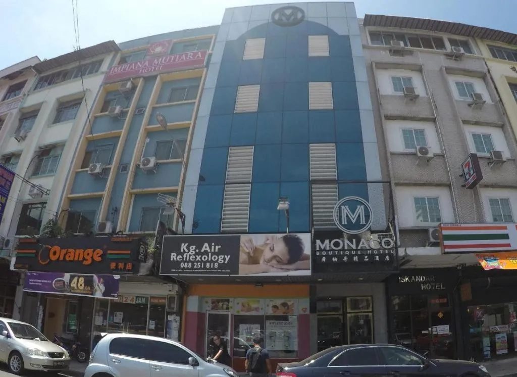 Monaco Boutique Hotel Kampung Air