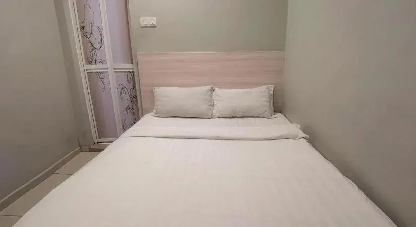 Bed in Pearl Hotel Bed in Pearl Hotel