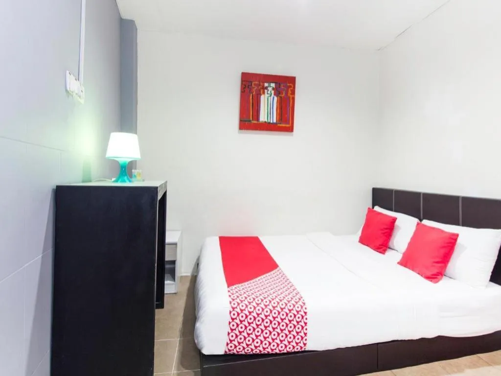 Bed in OYO 304 Zero Hour Hotel