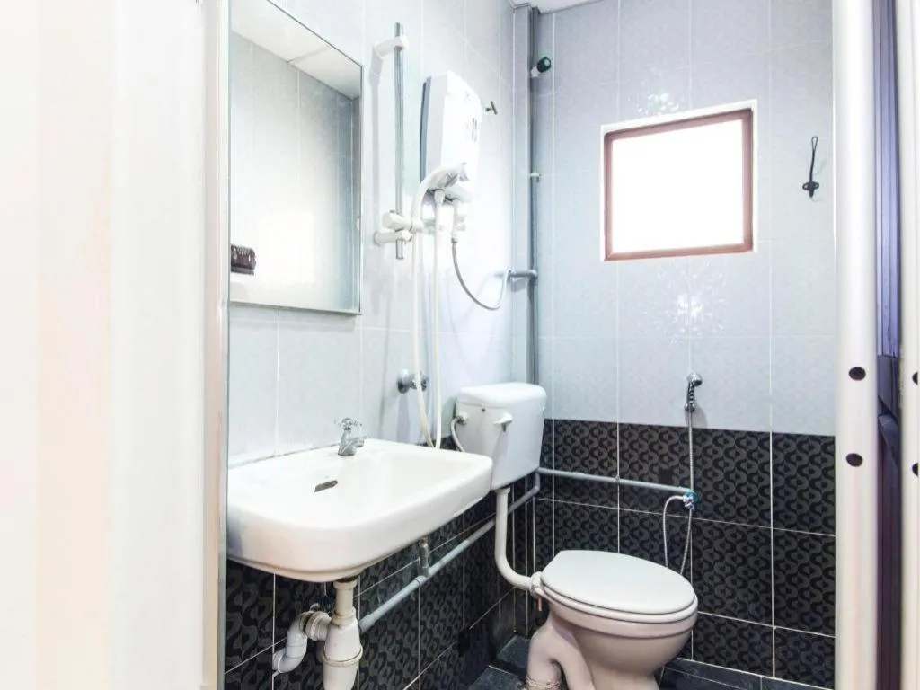 OYO 304 Zero Hour Hotel