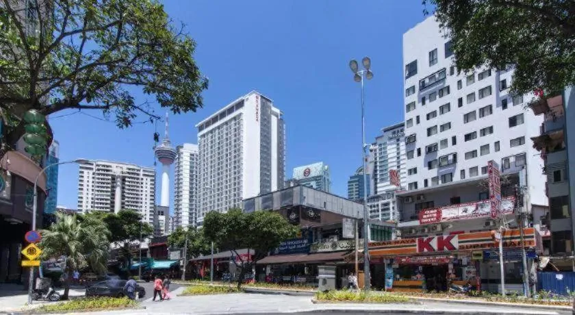 OYO 304 Zero Hour Hotel