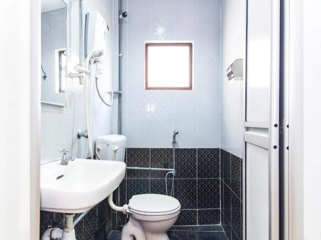 OYO 304 Zero Hour Hotel