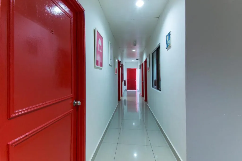 OYO 304 Zero Hour Hotel