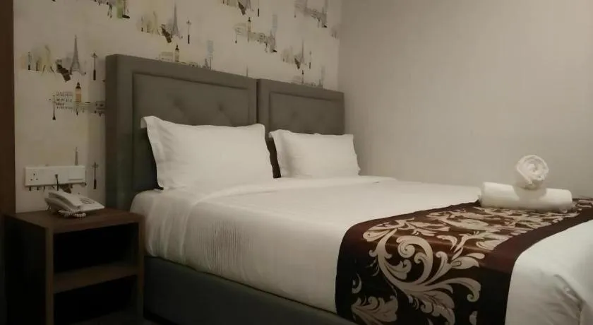 Bed in Hotel LoLex Kuchai Lama