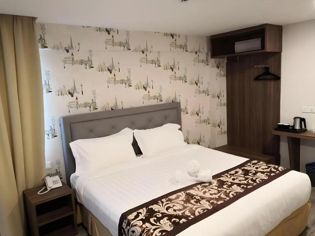 Bed in Hotel LoLex Kuchai Lama