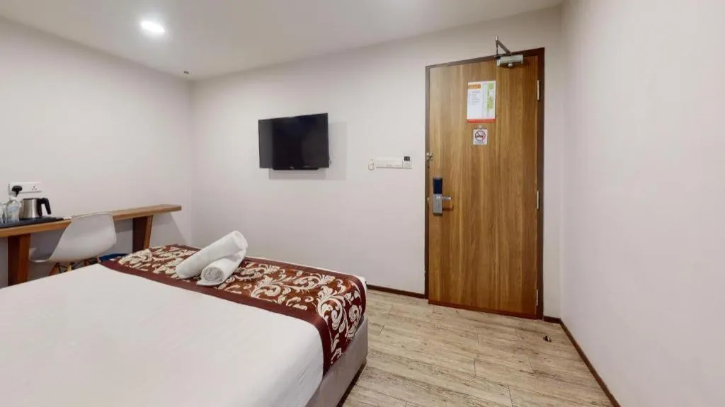 Bed in Hotel LoLex Kuchai Lama