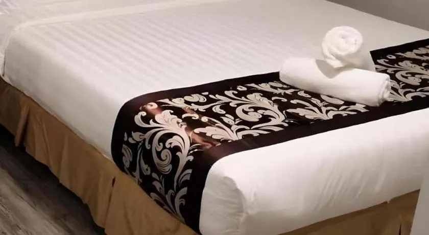 Bed in Hotel LoLex Kuchai Lama