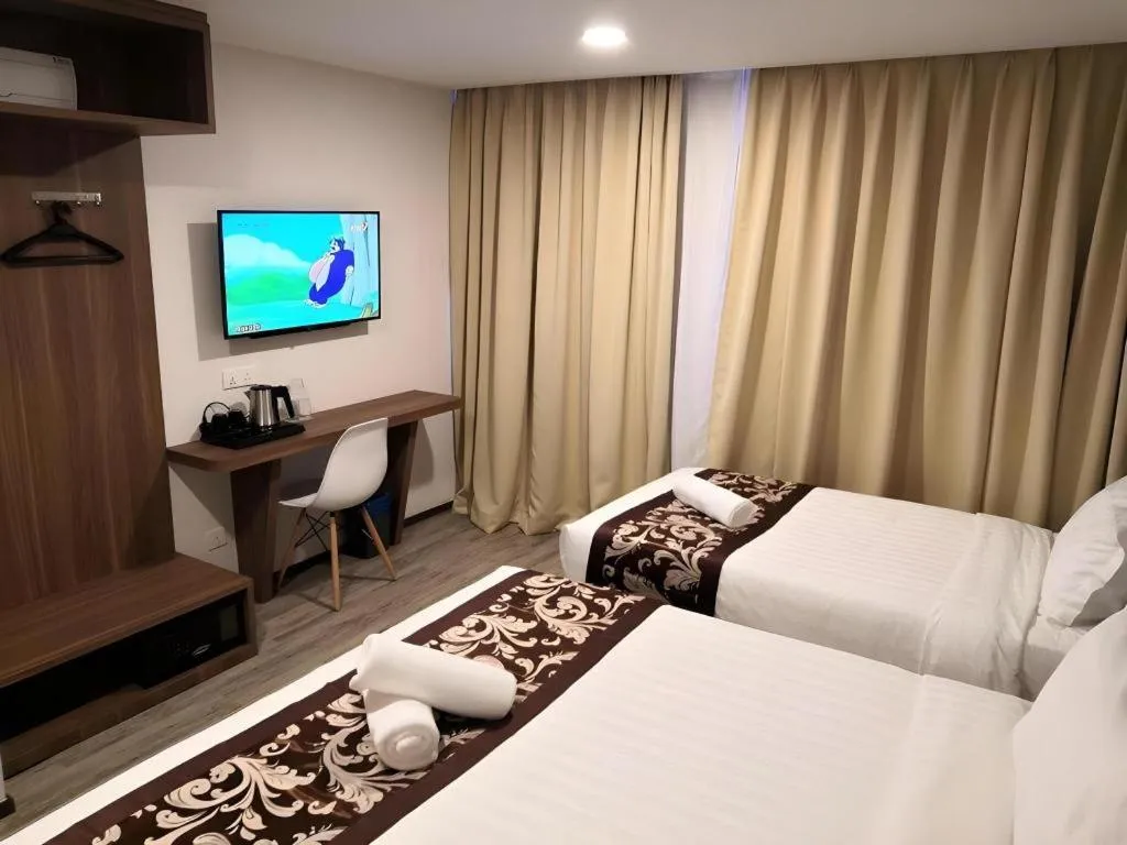 Bed in Hotel LoLex Kuchai Lama