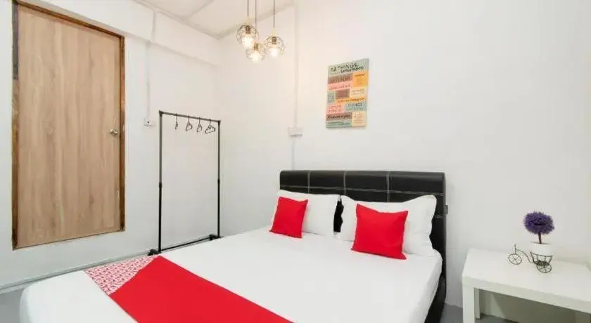 Bed in OYO 43993 Madsuite Bed in OYO 43993 Madsuite