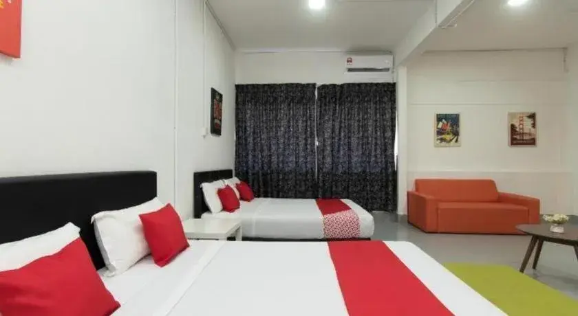 Bed in OYO 43993 Madsuite Bed in OYO 43993 Madsuite