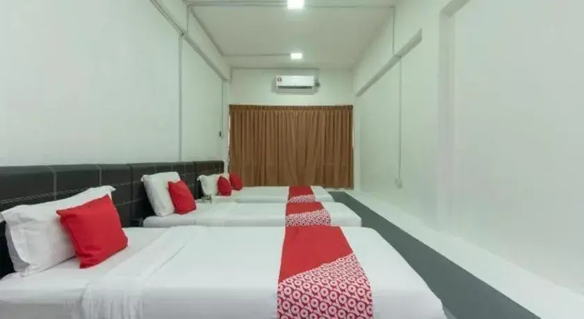 Bed in OYO 43993 Madsuite Bed in OYO 43993 Madsuite