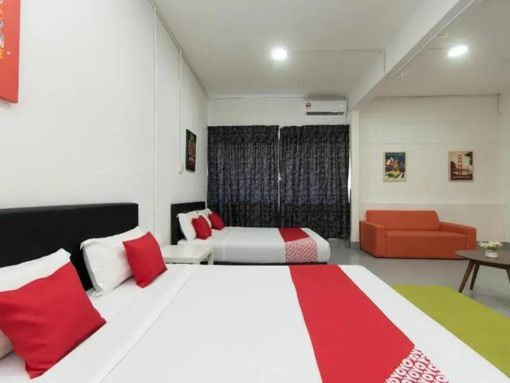 Bed in OYO 43993 Madsuite Bed in OYO 43993 Madsuite