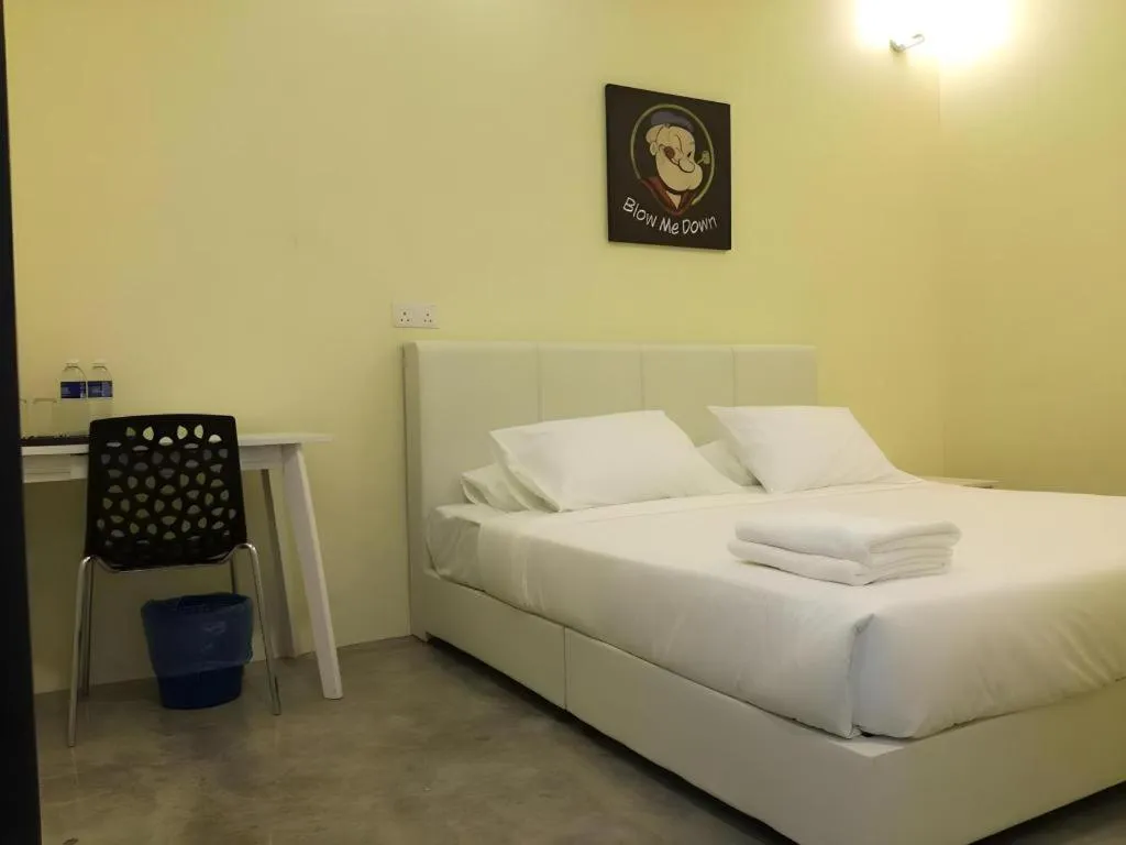 Bed in Hotel Pangkor Mutiara