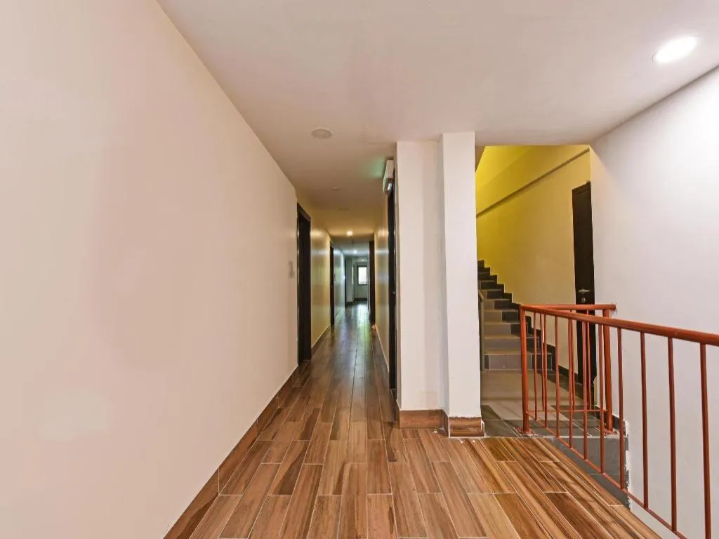 Capital O 90574 Hotel Glo
