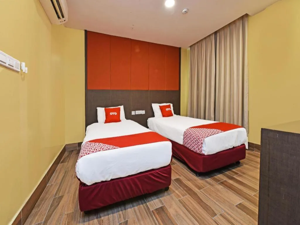 Capital O 90574 Hotel Glo