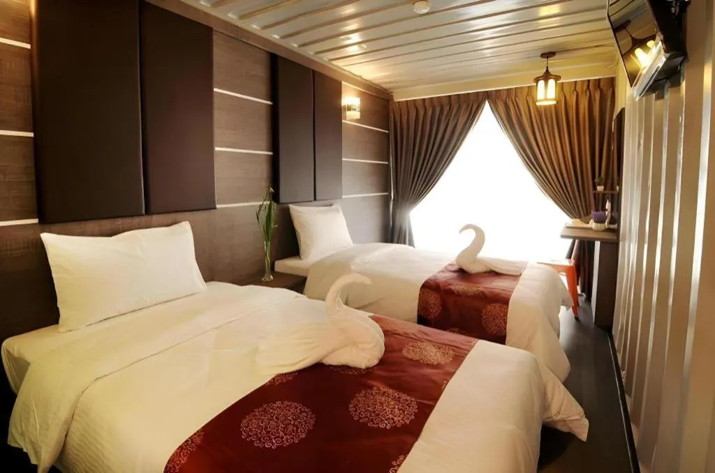 Bed in PPT Muar Hotel