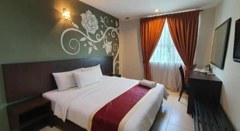 Bed in PPT Muar Hotel