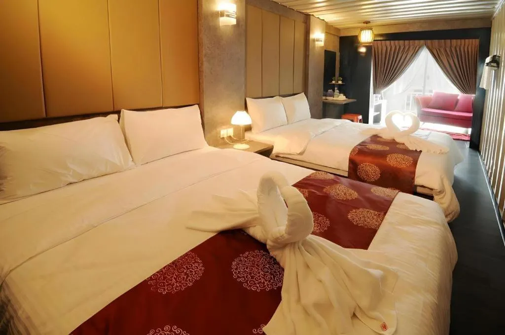 Bed in PPT Muar Hotel
