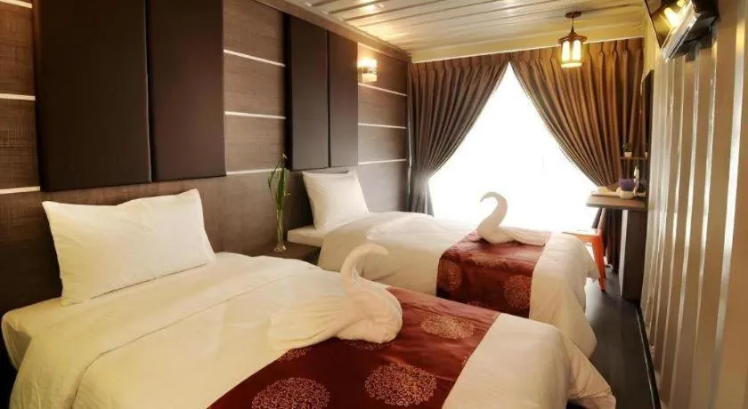 Bed in PPT Muar Hotel