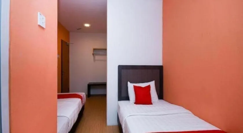 Bed in OYO 1111 Harmony Stay