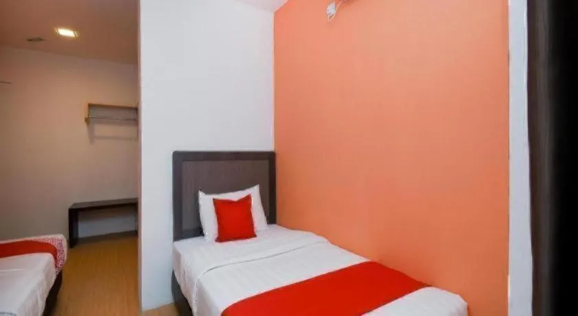 Bed in OYO 1111 Harmony Stay