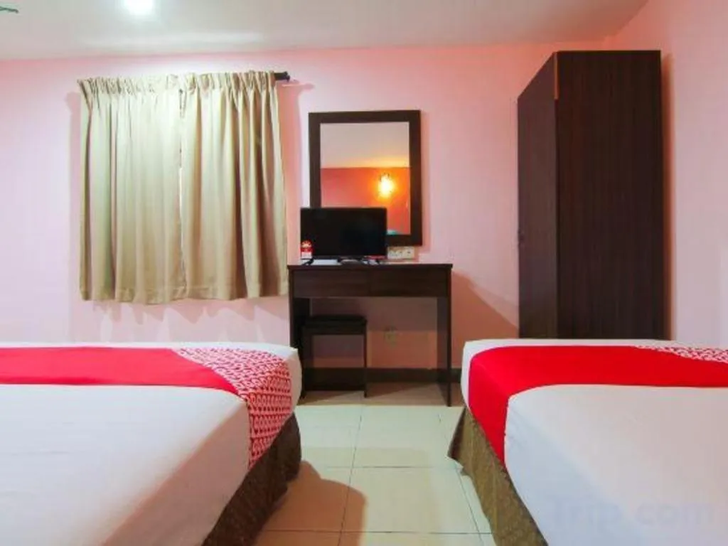 Bed in OYO 11343 Hotel Putra Iskandar