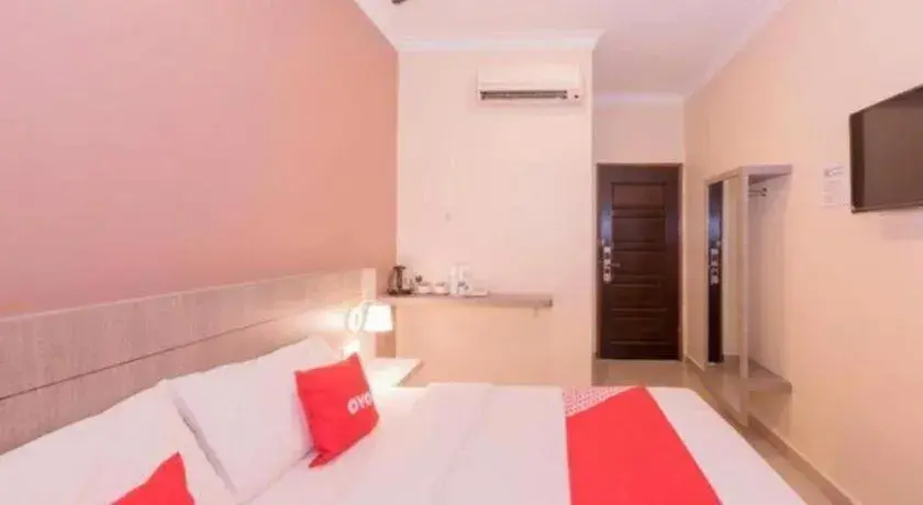 Bed in Capital O 89366 Spring Inn Hotel Bed in Capital O 89366 Spring Inn Hotel