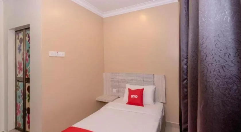 Bed in Capital O 89366 Spring Inn Hotel