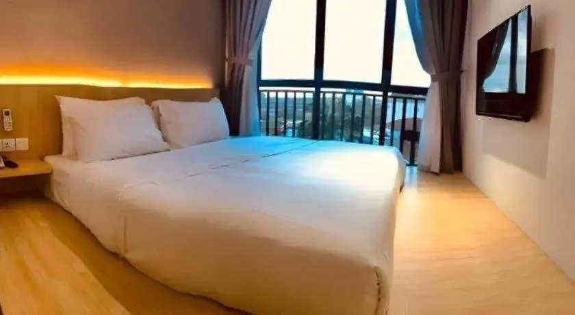 Bed in MIYABI HOTEL PERMAS Bed in MIYABI HOTEL PERMAS