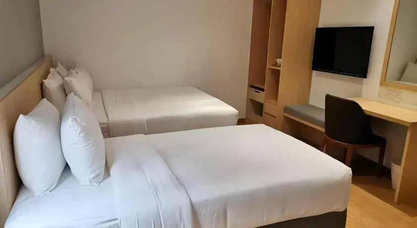 Bed in MIYABI HOTEL PERMAS Bed in MIYABI HOTEL PERMAS