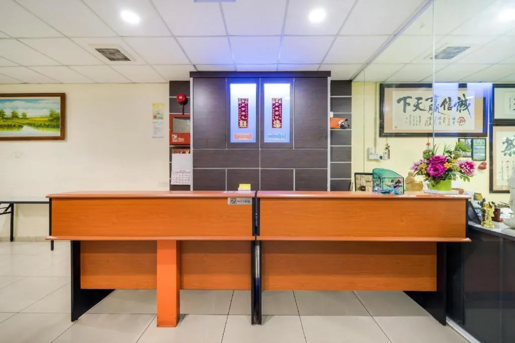 OYO 301 River Inn Hotel