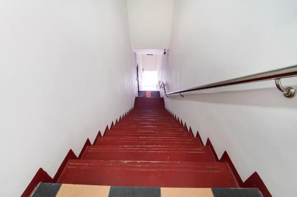 OYO 44058 MOTEL SRE BAYAM