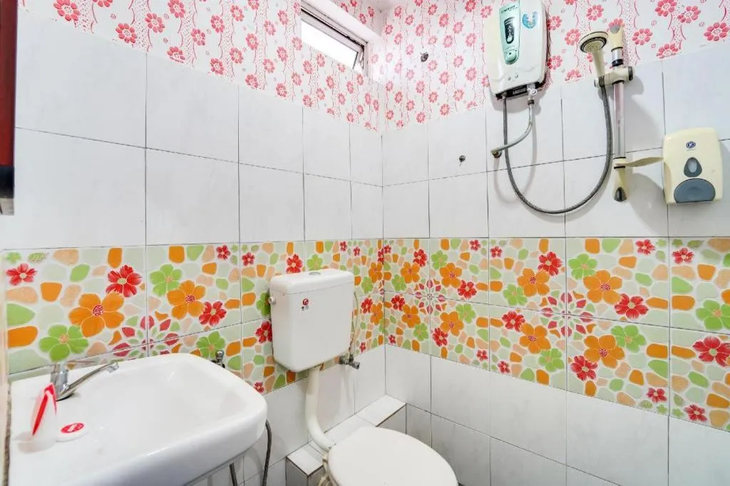 OYO 44058 MOTEL SRE BAYAM