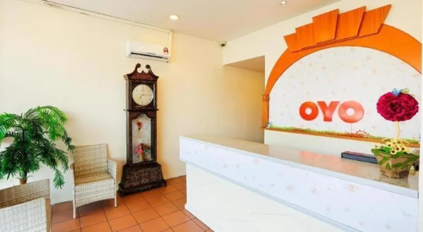 OYO 89638 Hotel Mandarin Inn