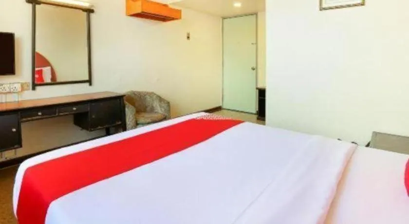 Bed in OYO 89638 Hotel Mandarin Inn