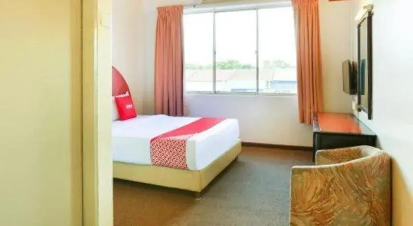 Bed in OYO 89638 Hotel Mandarin Inn Bed in OYO 89638 Hotel Mandarin Inn