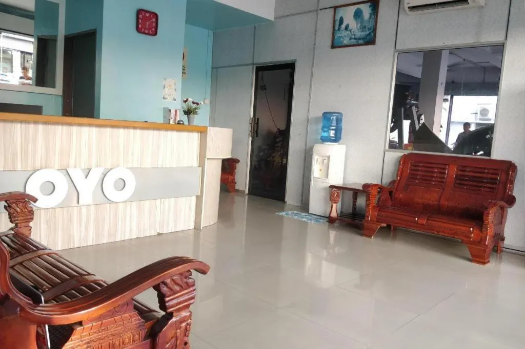 OYO 89737 Hotel Tishoa