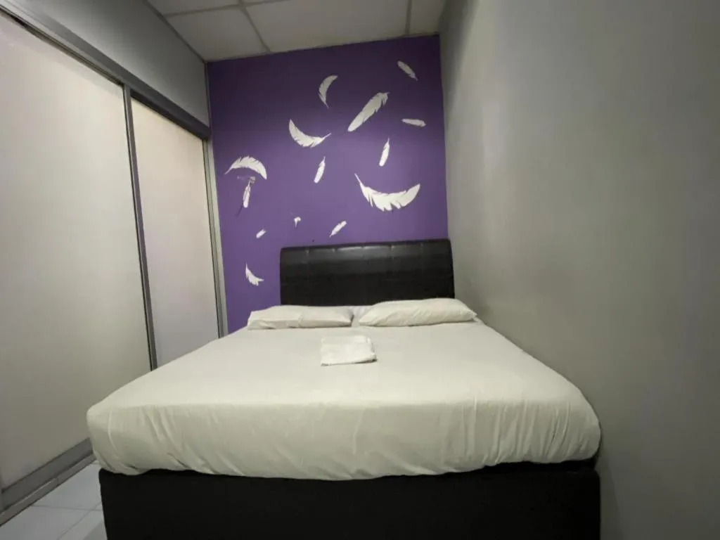 Bed in OYO 89760 Harmoni Inn Hotel