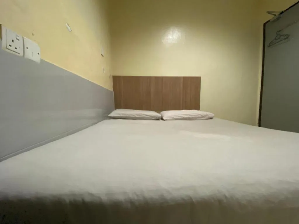 Bed in OYO 89760 Harmoni Inn Hotel