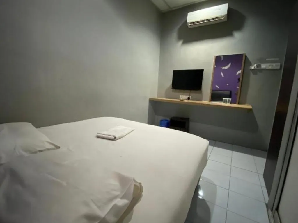 Bed in OYO 89760 Harmoni Inn Hotel