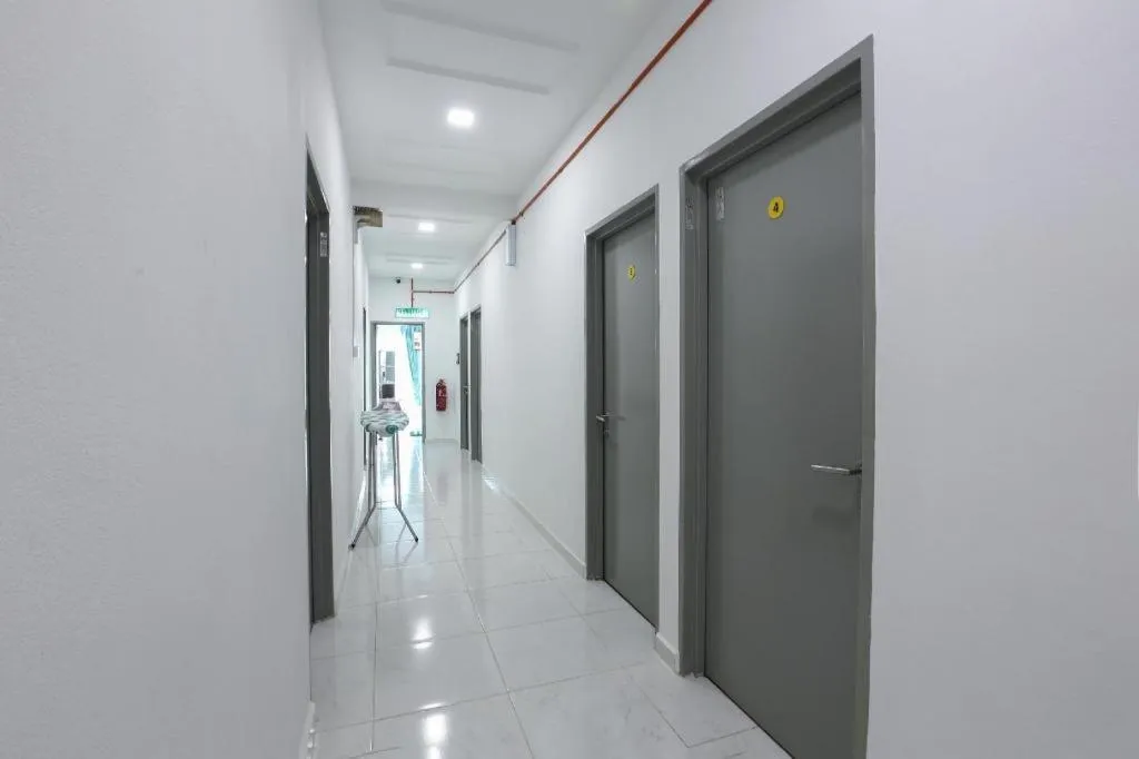 OYO 89859 PP Traveller's Hotel